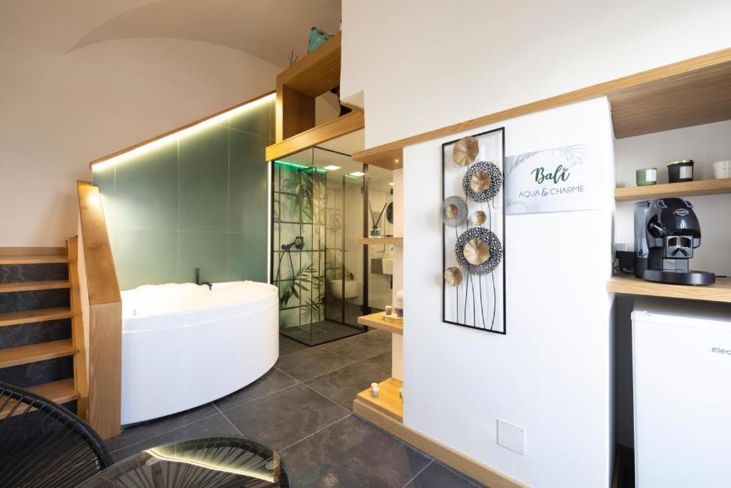 Bali Aqua&Charme Bed & Breakfast Gaeta Luaran gambar
